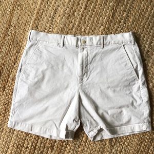 Gap 7" White Khaki Shorts